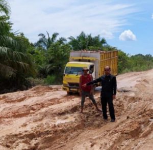 Dewan Minta Pemkab Muaro Jambi Bangun Box Culvert Jalan Utama Desa