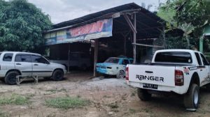 Bengkel Cat Mobil Hendro Tetap Eksis Meski Perekonomian Lesu