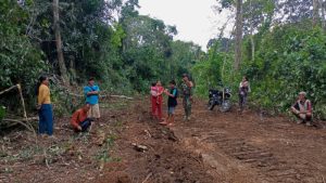 Permudah Warga Membawa Hasil Tani, Satgas TMMD Buka Jalan Baru