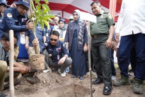 Peringati Hari Lingkungan Hidup, Pj Bupati Muaro Jambi Tanam Pohon