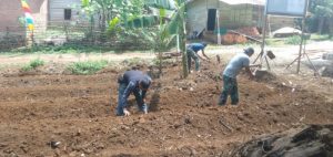 Satgas TMMD Ajak Warga Manfaatkan Lahan Kosong