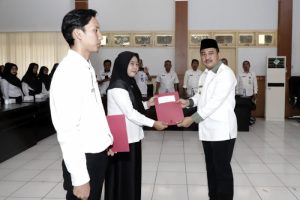 Bupati Mashuri Serahkan SK 185 PPPK Tenaga Guru