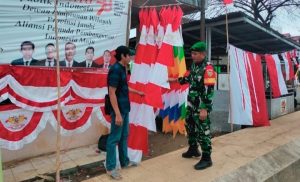 Sertu Agus Nawanto, Beri Semangat Penjual Bendera Merah Putih