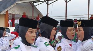Ini Sosok Pembawa Baki Pada Upacara Penurunan Bendera saat HUT RI ke 78