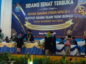 Wisuda Ke 25 IAI Yasni Muara Bungo, Ini Pesan Rektor 