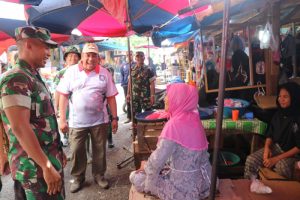Bikin Kaget Warga, Rombongan TNI Serbu Pasar Atas Muara Bungo