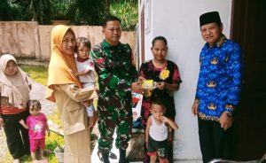 Kurangi Angka Stunting, Babinsa Berikan Makanan dan Vitamin Anak