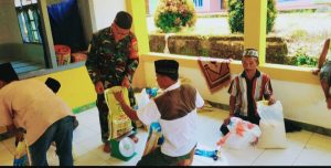 Bayar Zakat Fitrah, Ini Yang Disampaikan Babinsa Indra Gunawan