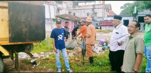 Warga Buang Sampah di Tempat Terlarang, Lurah dan RW Turun Tangan