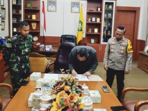 Bupati Bungo Teken NPHD Dana Hibah Pengamanan Pilkada 2024