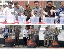 Kejari Bungo Musnahkan Barang Bukti 160 Perkara, Diantaranya Narkotika