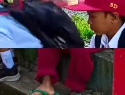 Sedih, Siswa Baru SD Gunakan Sandal Jepit Lusuh ke Sekolah