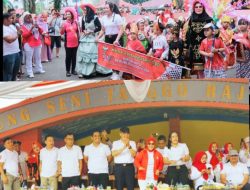 Kapolres AKBP I Wayan Hadiri Pawai Pembangunan HUT RI 79 di Muara Tebo