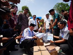 Al Haris Gubernur Jambi Serahkan Bantuan Pendidikan Seragam Sekolah di SMK 1 Sungai Penuh