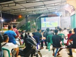 Bacawabup Nazar Efendi Nobar Sepak Bola di Posko Pemenangan Tebo Tengah