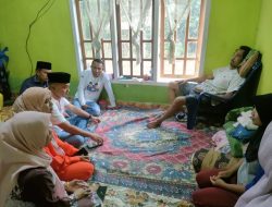 Peduli Sesama, Agus – Nazar Jenguk Warga Yang Sakit di Sido Mulyo
