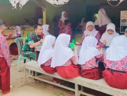 Babinsa Sintong Samosir Ajak Anak SD, Kurangi Bermain Handphone