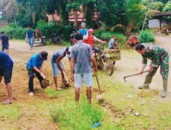 Sepi Ing Pamrih Rame Ing Gawe, Sertu Wianto Goro Bersihkan Jalan Jalur