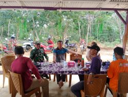 Serka Heru Komsos dengan Perangkat Desa Jaya Mulya