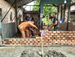 Bahu Membahu, Perangkat Desa Malako Intan Ikut Serta Tuntaskan RTLH