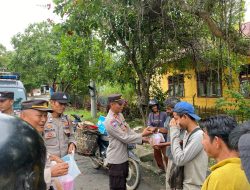 Peduli Sesama, Polres Bungo Bagikan Takjil Kepada Warga