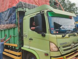 Sabar Menunggu Jembatan Darurat Rampung, Ini Kata Sopir Truk Tujuan Riau