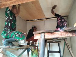 Satgas Pasang Plafon Rumah Layak Huni di Teluk Kuali