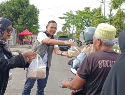 Dalam rangka Employee Volunteering, BPJamsostek Muara Bungo Bagi-bagi Takjil Buka Puasa