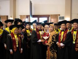 Kapolres Bungo AKBP Eko Resmi Wisuda S2 di UNIBA