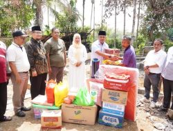 Wabup Nazar dan BAZNAS Berikan Bantuan Kepada Warga yang Rumahnya Terbakar