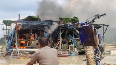 Polres Bungo Musnahkan 7 Rakit Dompeng, Serta Amankan 9 Unit Motor Milik Pekerja Peti