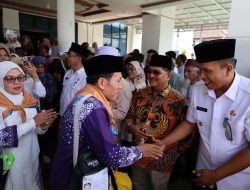 Wawako Lepas 103 Jemaah Calon Haji Kota Pariaman