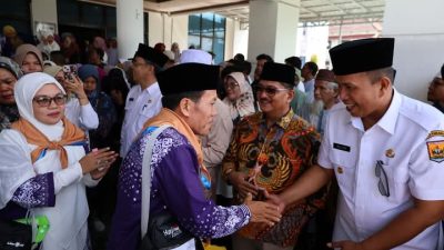 Wawako Lepas 103 Jemaah Calon Haji Kota Pariaman 