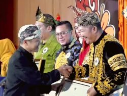 Bupati Monadi Terima Penghargaan Nasional di Festival Tunas Bahasa Ibu 2025