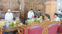Serka Ishak Usai Shalat Idul Adha, Lanjut Ramah Tamah Dengan Dirut PT Tembesu Jaya