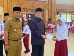 Melalui Program Tebo Cerdas, BAZNAS Salurkan Bantuan Biaya Pendidikan.