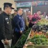 Wabup Murison Pantau Harga Sembako di Pasar Hiang Jelang Idul Adha
