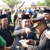 Momen Hari Bhayangkara ke 79, Bupati Dedy Beri Suapan Kepada Kapolres Bungo