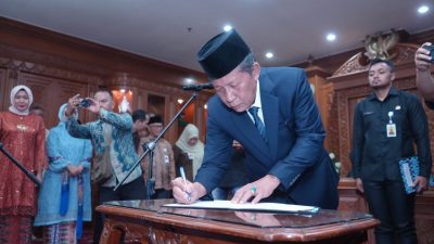 Wagub Sani Lantik Empat Pejabat Eselon II