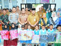 Bupati Agus Rubiyanto, Bantu Alat Peraga Edukatif ke Sejumlah PAUD