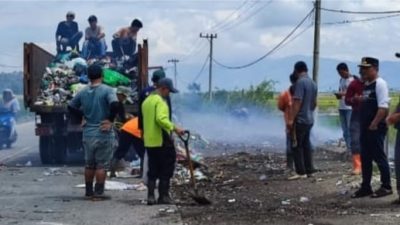 Camat Noverman Nurdin Terus Bergerak, Pimpin Aksi Bersih-Bersih di Kecamatan Danau Kerinci Barat