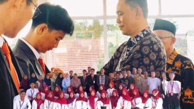Rektor IAI Tebo Kukuhkan dan Lantik Pengurus UKM Protokoler Tahun 2025