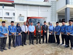 Pemkab Kerinci Serahkan Armada Mobil Sampah, Perkuat Layanan Kebersihan Kecamatan