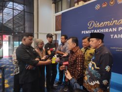 Gubernur Al Haris Terima Penghargaan dari BKKBN