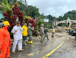 Hari Kedua, Evakuasi Warga di Jembatan Kembar Terus Dikebut