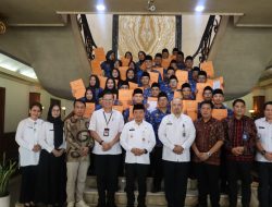 Serahkan 38 SK PPPK Paruh Waktu, Gubernur Al Haris: Niatkan Kita Ingin Kerja dengan Baik