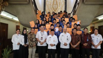 Serahkan 38 SK PPPK Paruh Waktu, Gubernur Al Haris: Niatkan Kita Ingin Kerja dengan Baik