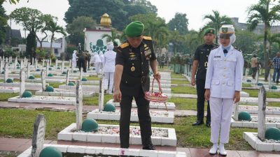 Korem 042/Gapu Gelar Ziarah Rombongan Peringati Hari Juang TNI AD ke-80 di TMP Satria Bhakti