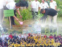 Tanam Pohon Serentak di SMP Alam Muara Bungo, Sekda Donny Sampaikan Pesan Jaga Lingkungan