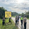 Jasa Raharja Bersama Polres Lakukan Pemasangan Spanduk di Titik Rawan Kecelakaan